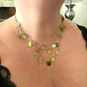 Shimmering green and Gold-toned 3-layer necklace